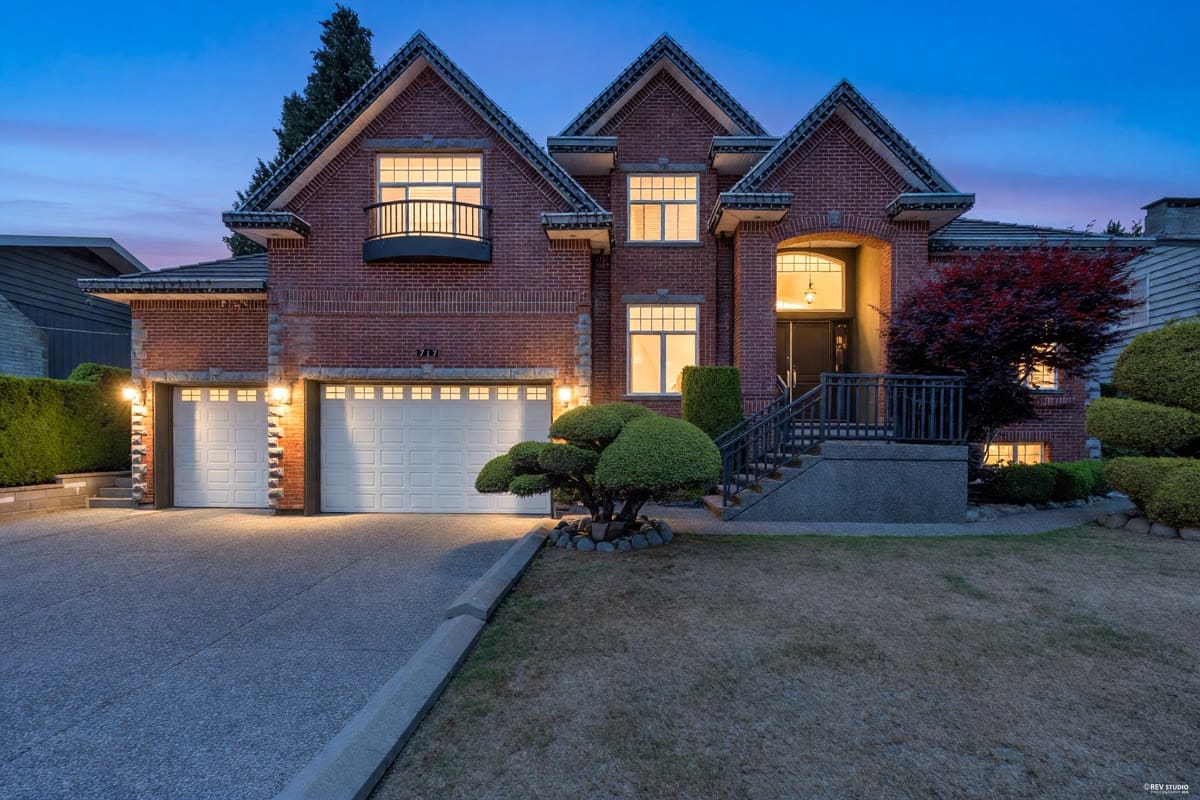 Professional real estate photography by REV Studio